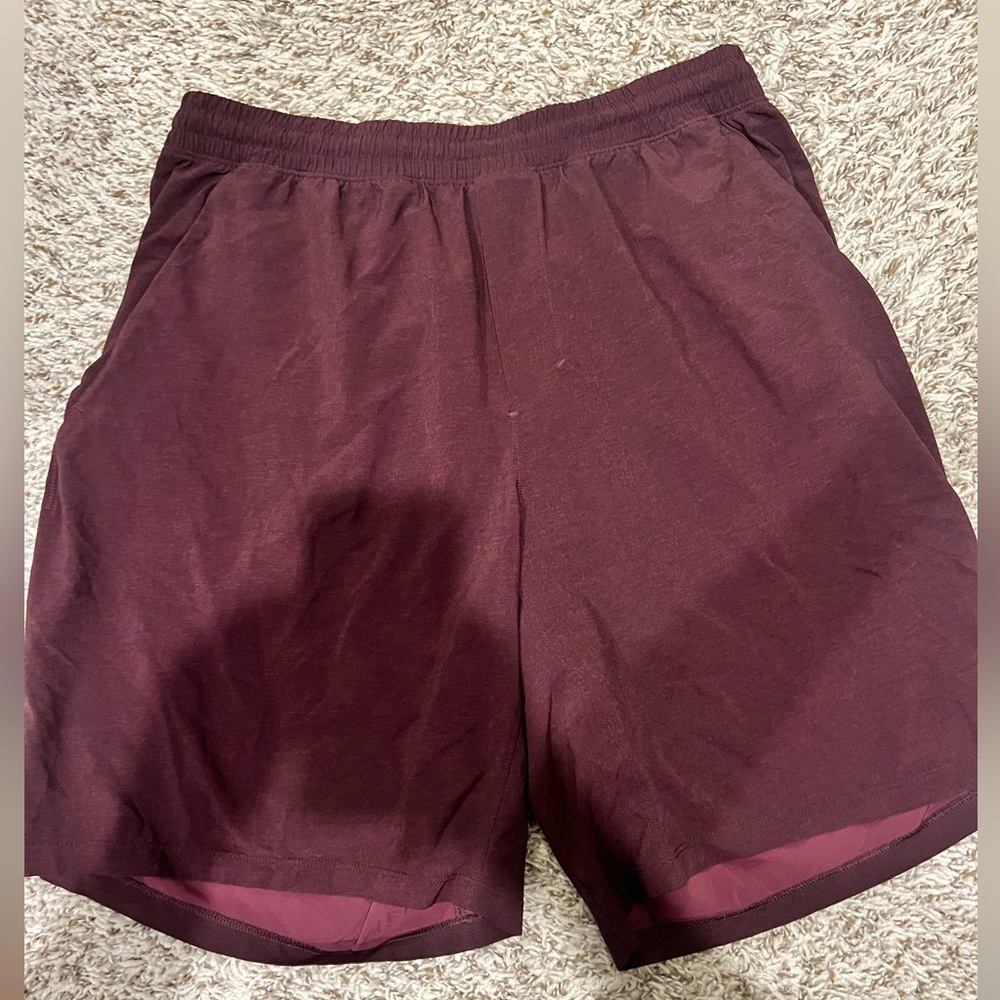 Men’s Lululemon pace breaker 9’ shorts liner less
